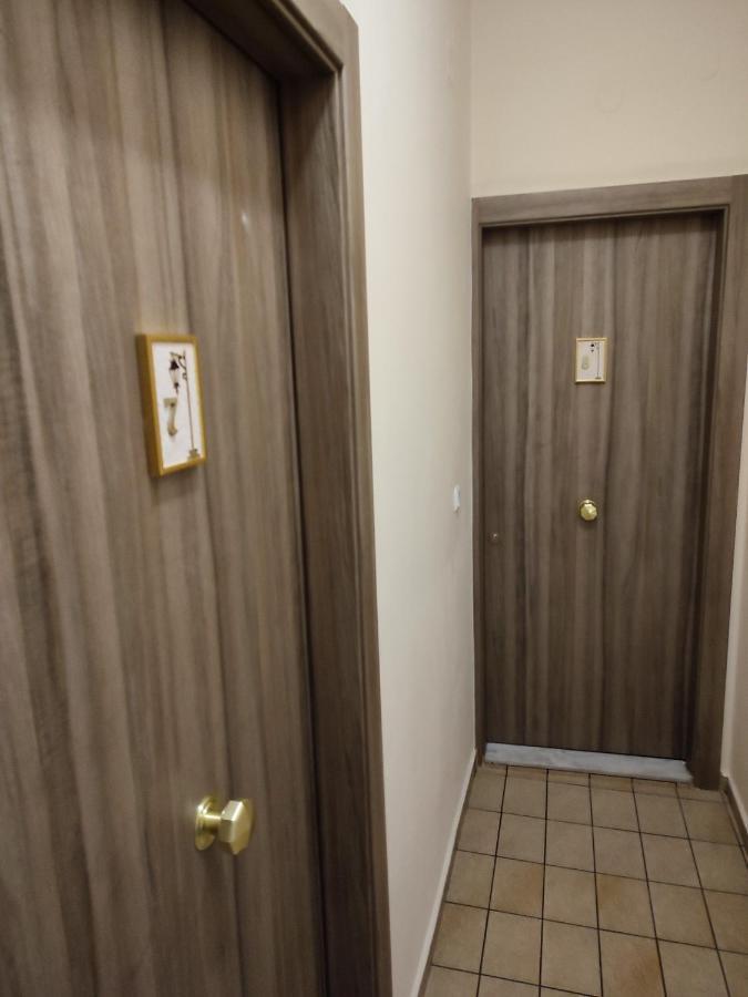 Central 9 Rooms Ермополи Екстериор снимка