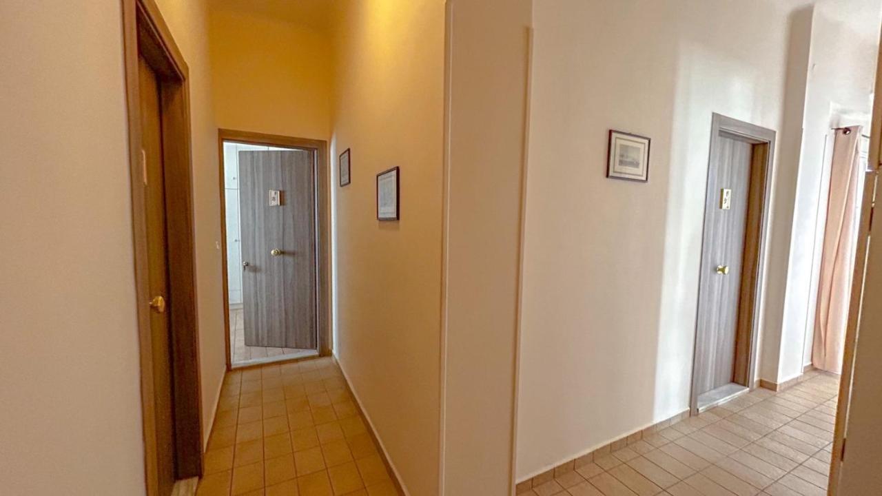 Central 9 Rooms Ермополи Екстериор снимка