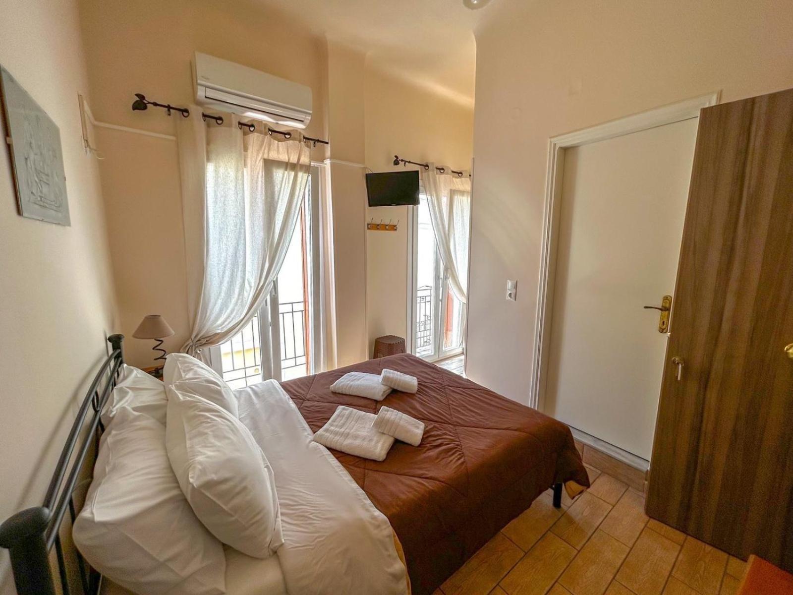 Central 9 Rooms Ермополи Стая снимка